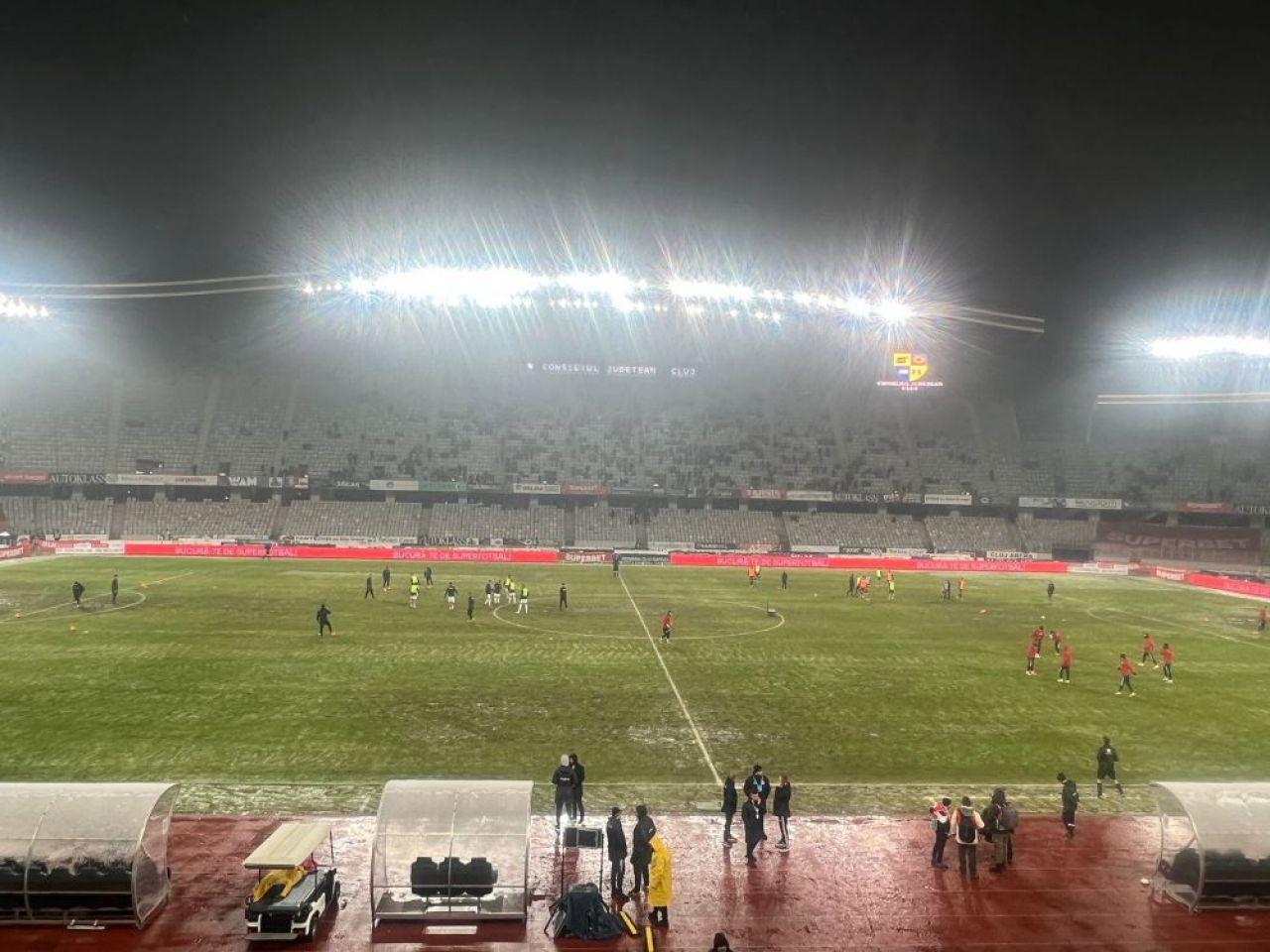 Măsura radicală luată de oficialitățile din Cluj după ce U Cluj - Rapid s-a jucat pe un gazon impracticabil_5
