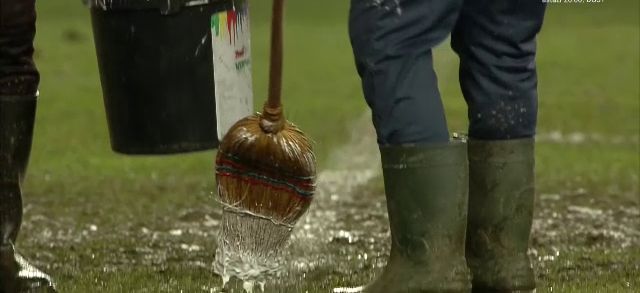 „Nu e pentru oameni!” Reacție dură după imaginile dezastruoase cu noroiul de pe „Cluj Arena” și de pe „Ilie Oană”_6