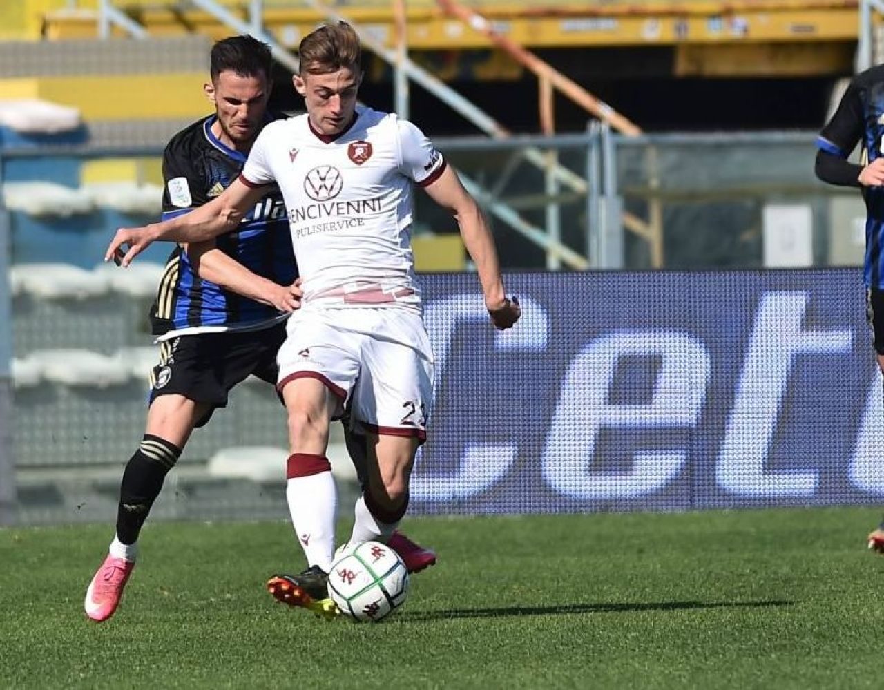 Fostul fotbalist argentinian al lui Dinamo l-a transferat la echipa sa din Italia pe românul Claudiu Micovschi!_10