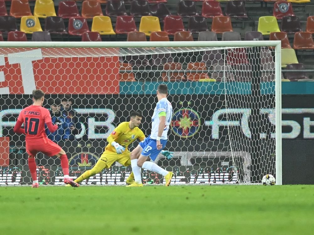 Imagini incredibile pe Arena Națională! Galeria celor de la CSA Steaua s-a infiltrat în peluză și au montat un banner țintind FCSB_13