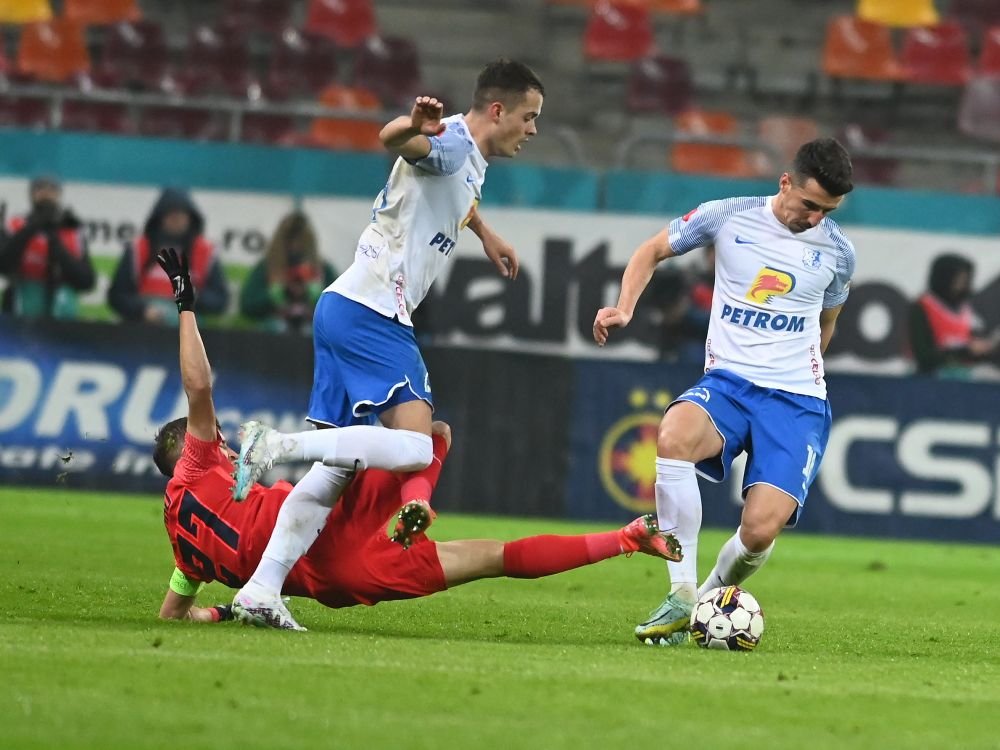 Imagini incredibile pe Arena Națională! Galeria celor de la CSA Steaua s-a infiltrat în peluză și au montat un banner țintind FCSB_19