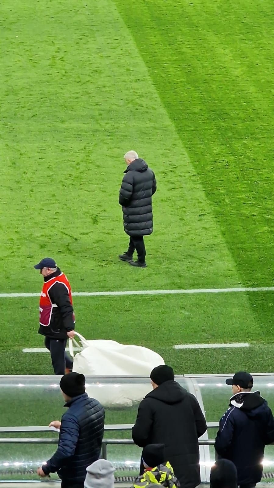 Lupul singuratic Leo. Cum a fost surprins Strizu la pauza meciului cu Farul_2