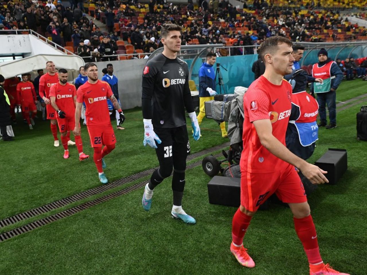 Fotbalistul de la FCSB pe care Gică Hagi l-a remarcat după finalul dramatic de pe Arena Națională. Unde trebuie să mai lucreze_9