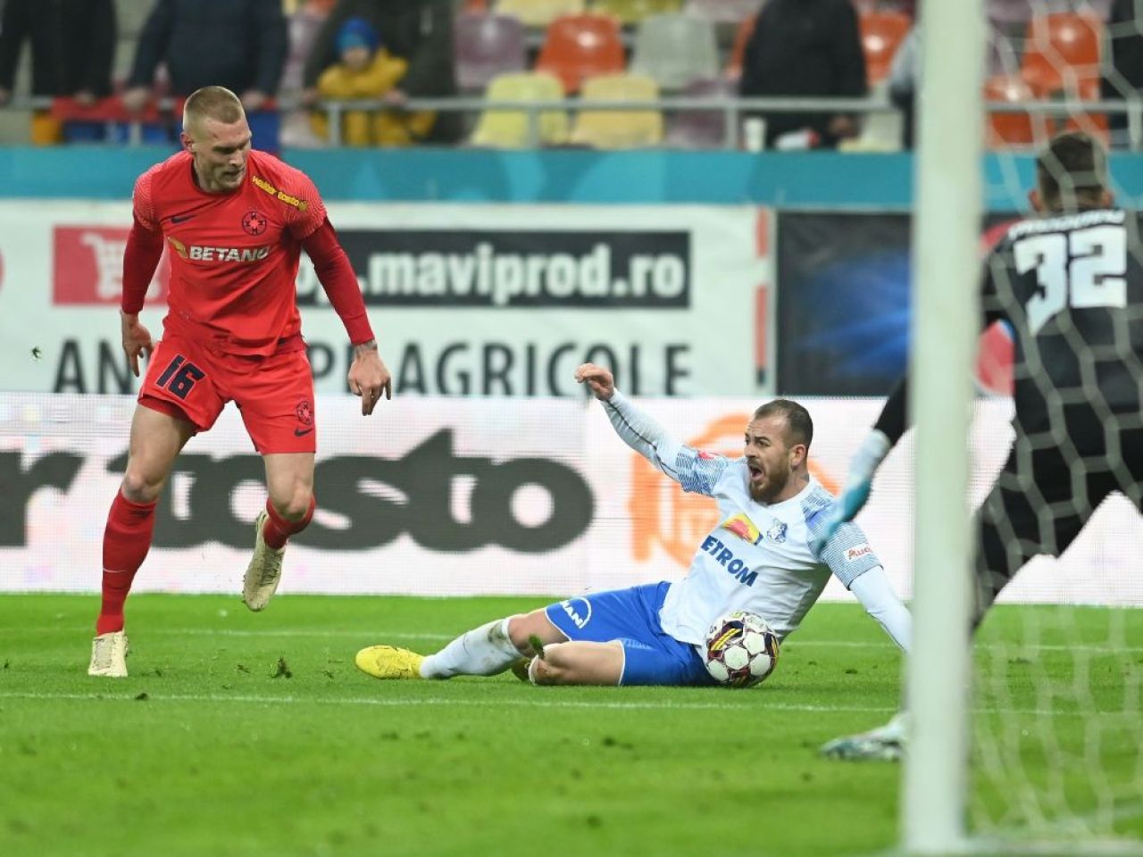 Fotbalistul de la FCSB pe care Gică Hagi l-a remarcat după finalul dramatic de pe Arena Națională. Unde trebuie să mai lucreze_13