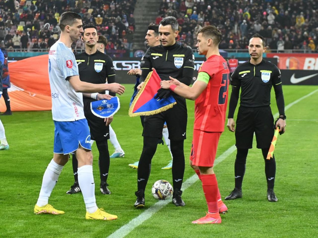 „Mult prea mult teatru! Multe trageri de timp, văicăreli!” Jucătorul de la FCSB care a dezamăgit în meciul cu Farul: „A renunțat devreme la a juca fotbal!” _2