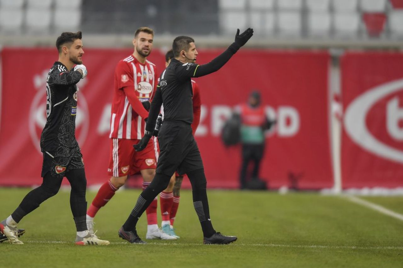 Nemzeti Sport din Ungaria despre Sepsi - FCU Craiova: ultrașii olteni, ”cei mai siniștri din România” + reacția primarului din Sfântu Gheorghe_4