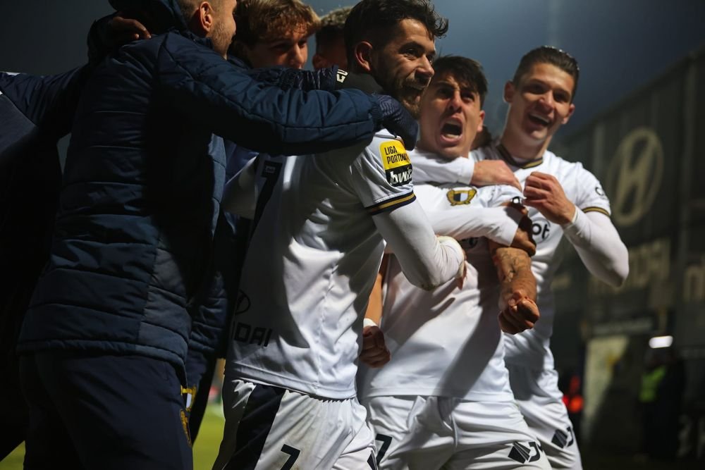 Alex Dobre ”i-a lăsat cu nervii la pământ” pe adversari! Titular în premieră în Portugalia, a încercat poarta încă din primul minut_4