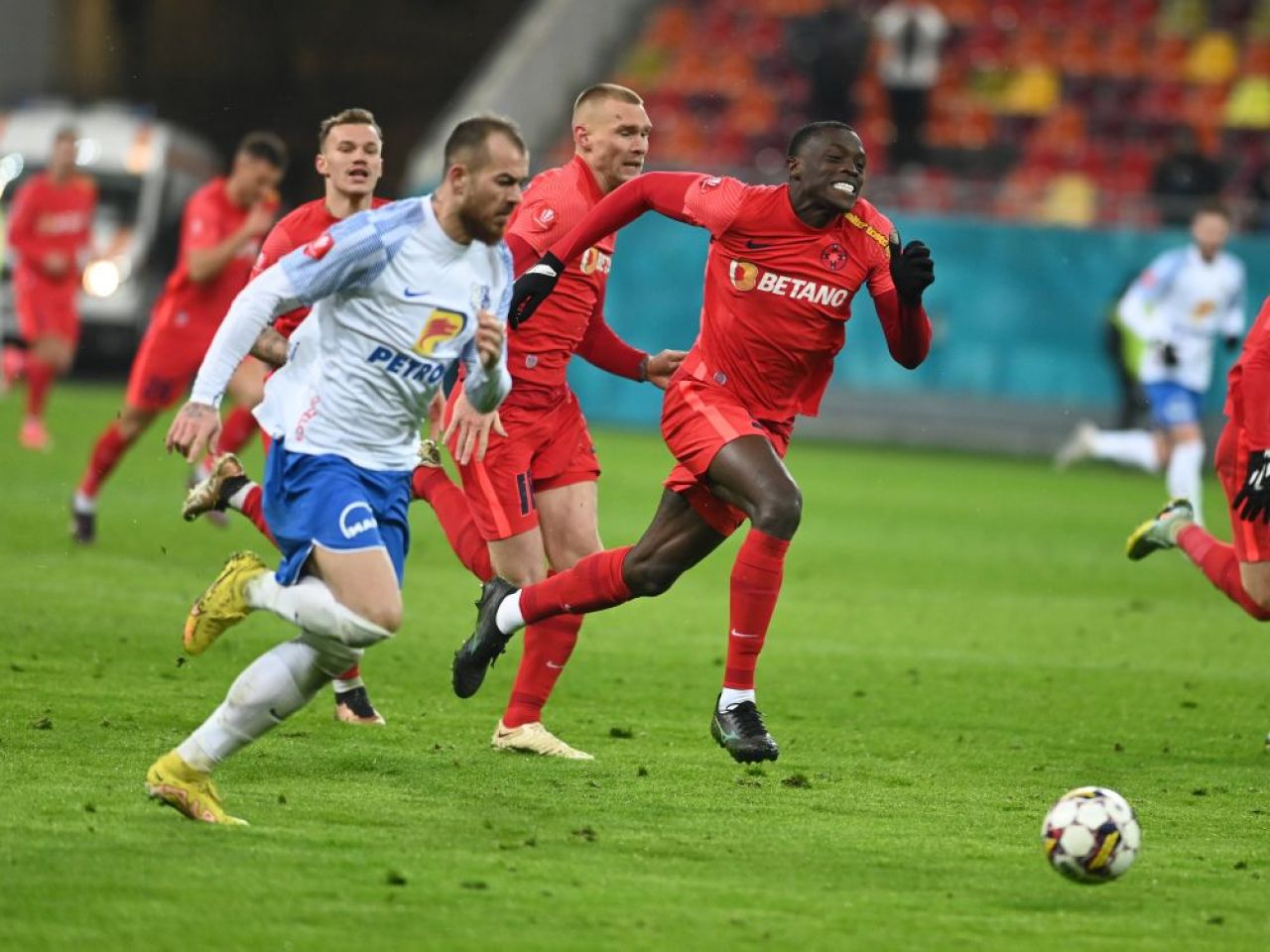 Becali îi arată ușa! Jucătorul care e OUT de la FCSB după înfrângerea cu Farul_6