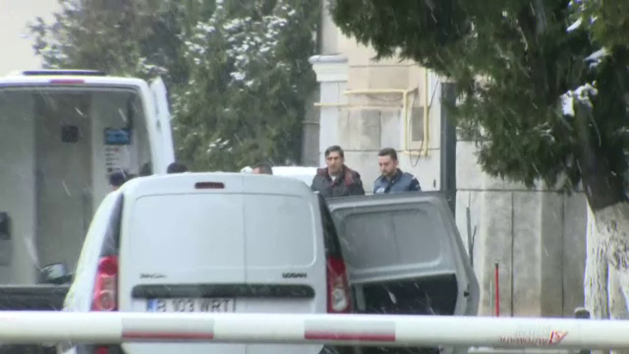 Victor Pițurcă, enervat de protestatarul Marian Ceaușescu la DNA: ”Dacă-ți dai cu ruj, vorbim”_2