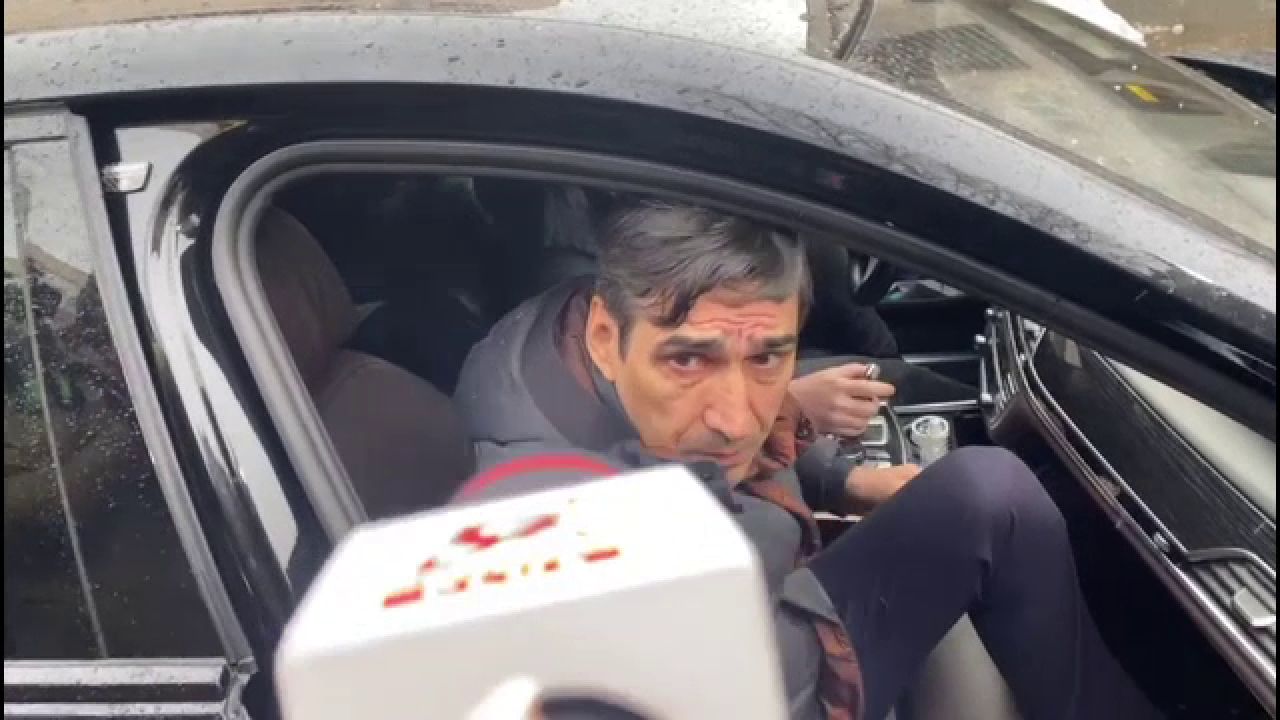 Victor Pițurcă, enervat de protestatarul Marian Ceaușescu la DNA: ”Dacă-ți dai cu ruj, vorbim”_4