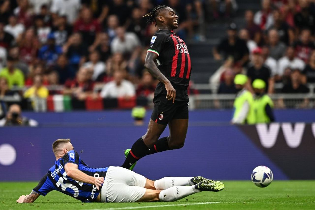 Răsturnare de situație! Superstarul de la AC Milan ar putea părăsi trupa de pe San Siro. Ce nu a mers_10