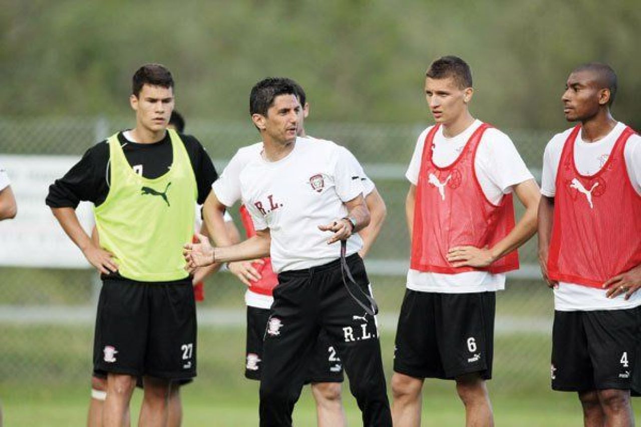 Un fost atacant de la Rapid și Craiova, prezentat ca o vedetă la noul club din Malta_4