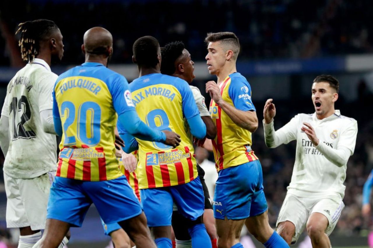 Mesajul jucătorului care a fost aproape să îl „rupă” pe Vinicius în Real Madrid - Valencia _1