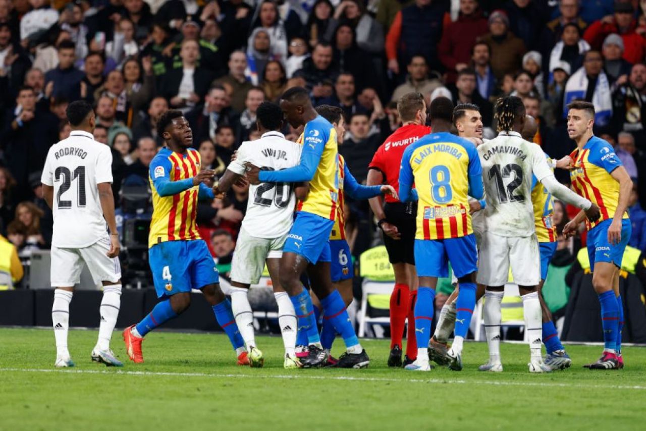 Mesajul jucătorului care a fost aproape să îl „rupă” pe Vinicius în Real Madrid - Valencia _6