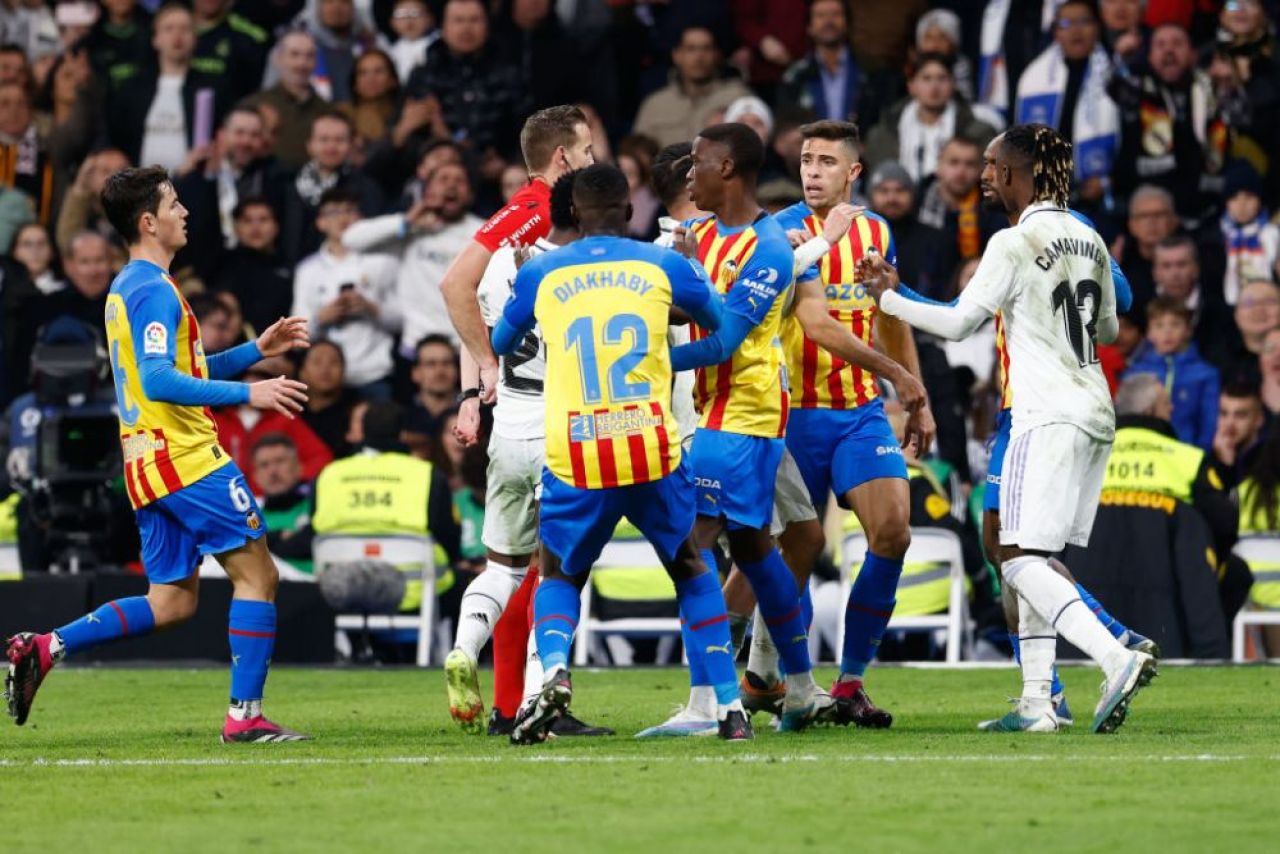 Mesajul jucătorului care a fost aproape să îl „rupă” pe Vinicius în Real Madrid - Valencia _7