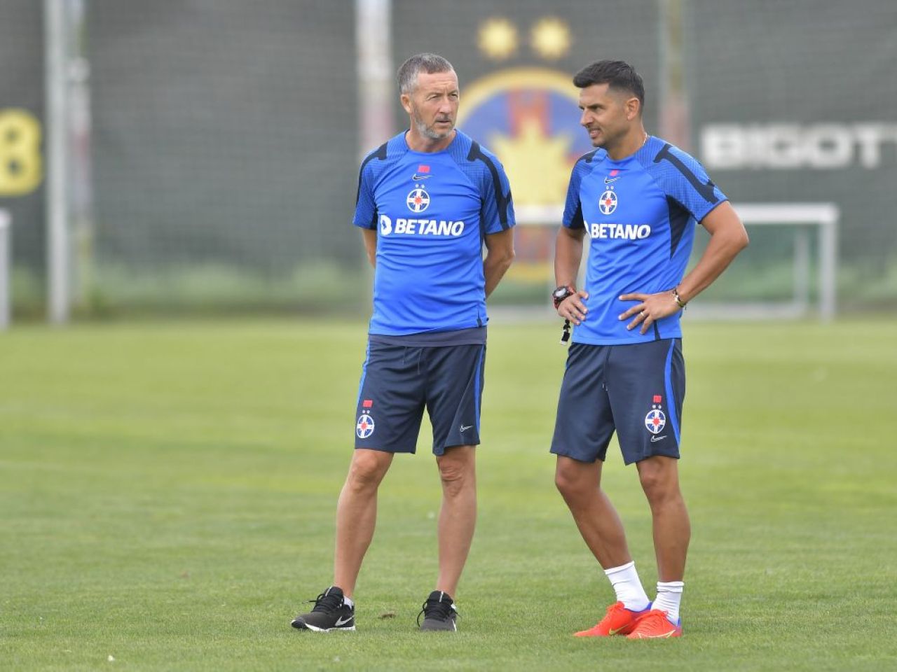 Răspunsul lui Nicolae Dică, întrebat în prezența lui Mihai Stoica despre posibilitatea de a antrena un club unde el ia deciziile _1