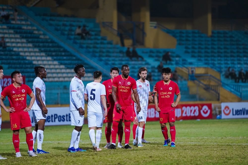 Juvhel Tsoumou, fostul vârf al lui FCSB, a înscris un hat-trick în 13 minute la debutul oficial pentru noua sa echipă! ”Are clasă”_6