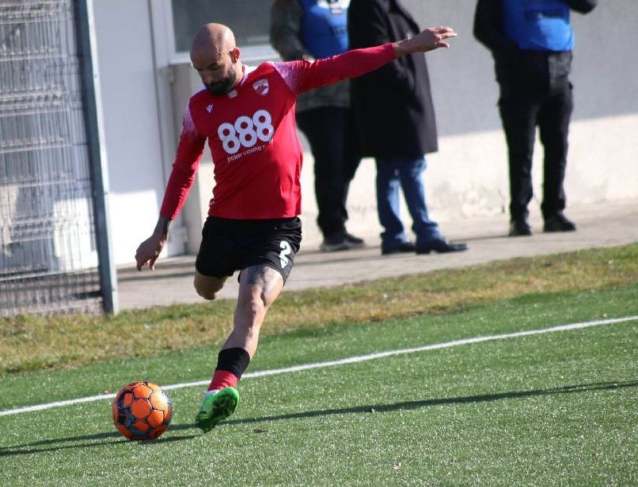 Dinamo - CS Blejoi 5-0! Ca pe vremuri: ”Cine vine-n groapă / Fără cinci nu scapă!” + un debut pentru ”câini” în amicalul cu liderul din Liga 3_4