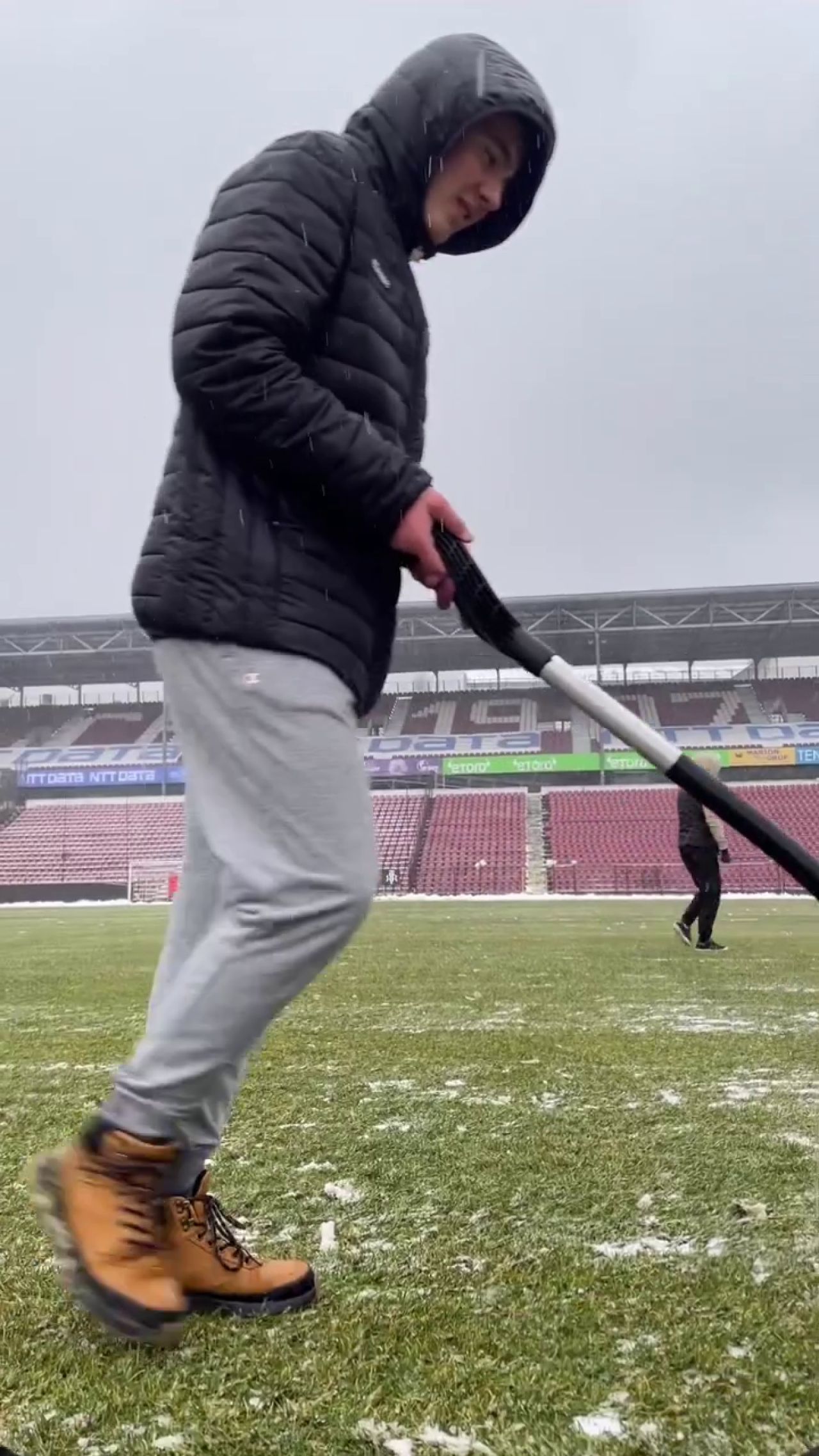 Emoții înaintea derby-ului din Gruia! Gazdele, îngrijorate de starea gazonului: „A început să ningă ca în Frații Grimm!”_3