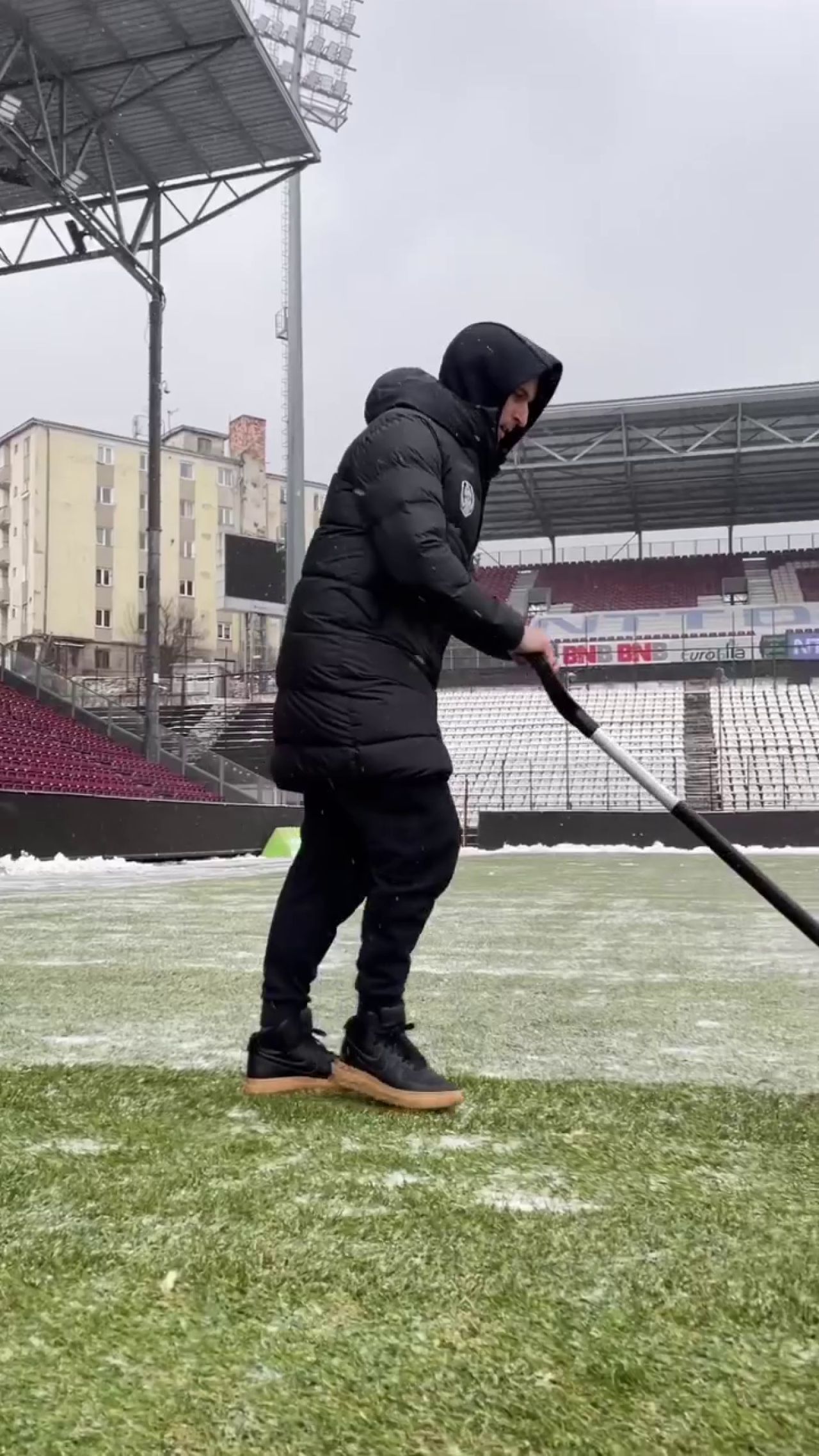 Emoții înaintea derby-ului din Gruia! Gazdele, îngrijorate de starea gazonului: „A început să ningă ca în Frații Grimm!”_7
