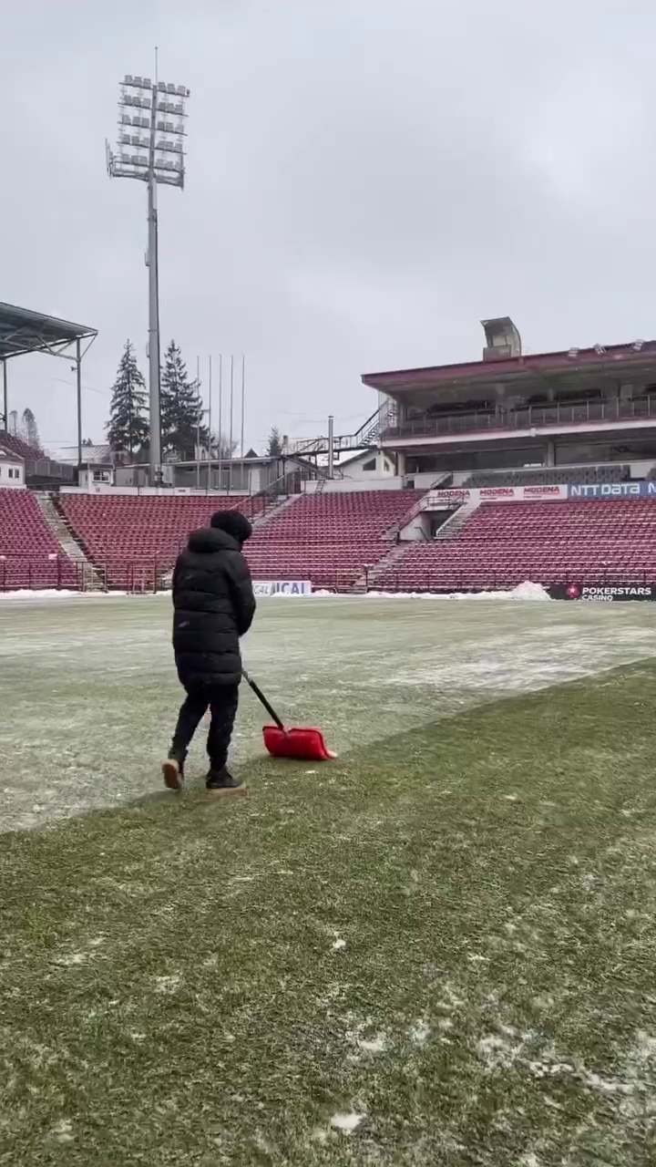 Emoții înaintea derby-ului din Gruia! Gazdele, îngrijorate de starea gazonului: „A început să ningă ca în Frații Grimm!”_8