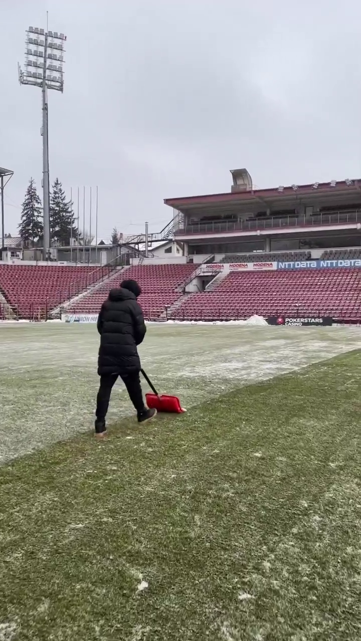 Emoții înaintea derby-ului din Gruia! Gazdele, îngrijorate de starea gazonului: „A început să ningă ca în Frații Grimm!”_9