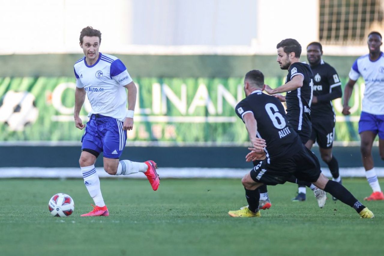 Andreas Ivan a fost contactat de staff-ul naționalei după debutul în Bundesliga, dar s-a accidentat! Cât va lipsi mijlocașul lui Schalke 04_5