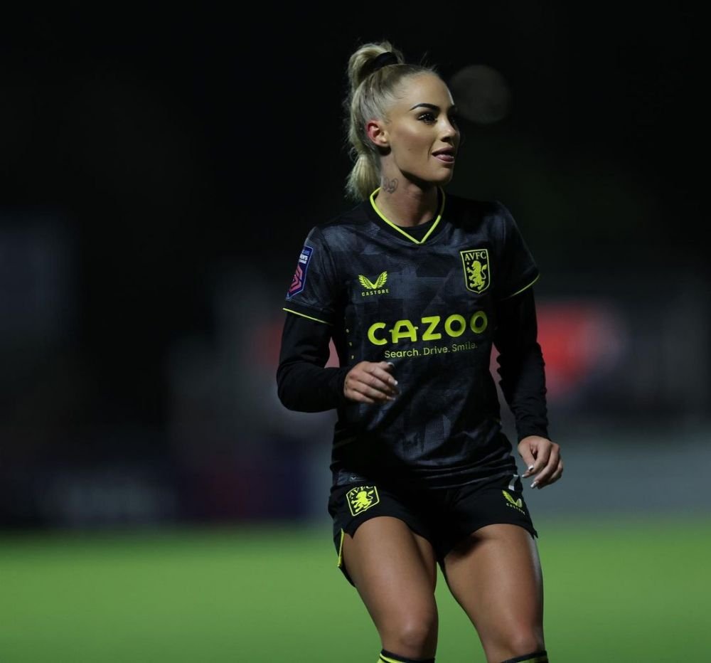 Cea mai sexy fotbalistă din lume, peste Roger Federer! Recordul doborât de Alisha Lehmann _21