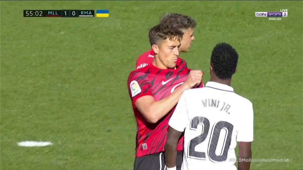 Vinícius și-a găsit nașul la Mallorca, după ce i-a provocat pe fanii locali. Ce i-a făcut „dușmanul” său: „El e Raíllo!”_3