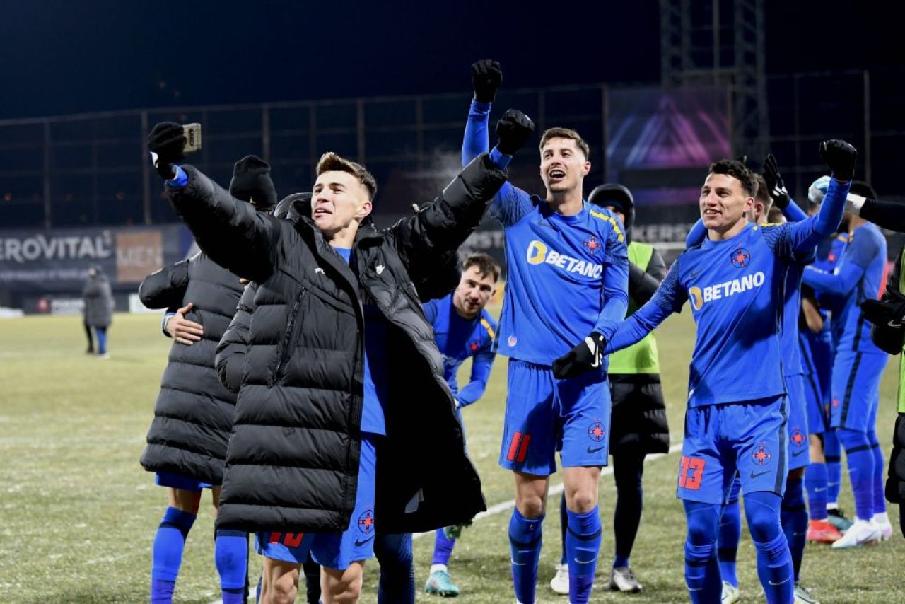 Bucurie fără margini pentru FCSB după victoria din Gruia! Tavi Popescu a dat tonul sărbătorii, alături de galerie: