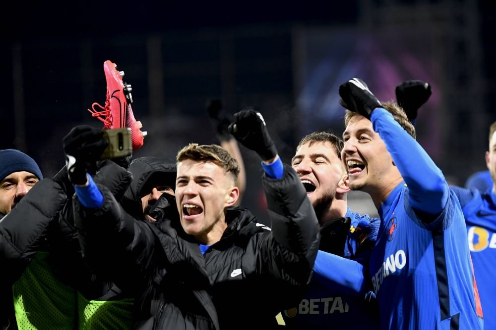 Bucurie fără margini pentru FCSB după victoria din Gruia! Tavi Popescu a dat tonul sărbătorii, alături de galerie: 