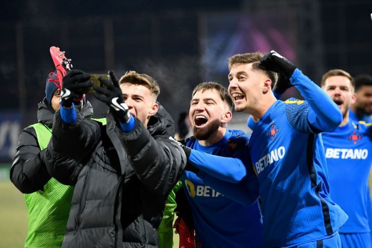 Bucurie fără margini pentru FCSB după victoria din Gruia! Tavi Popescu a dat tonul sărbătorii, alături de galerie: