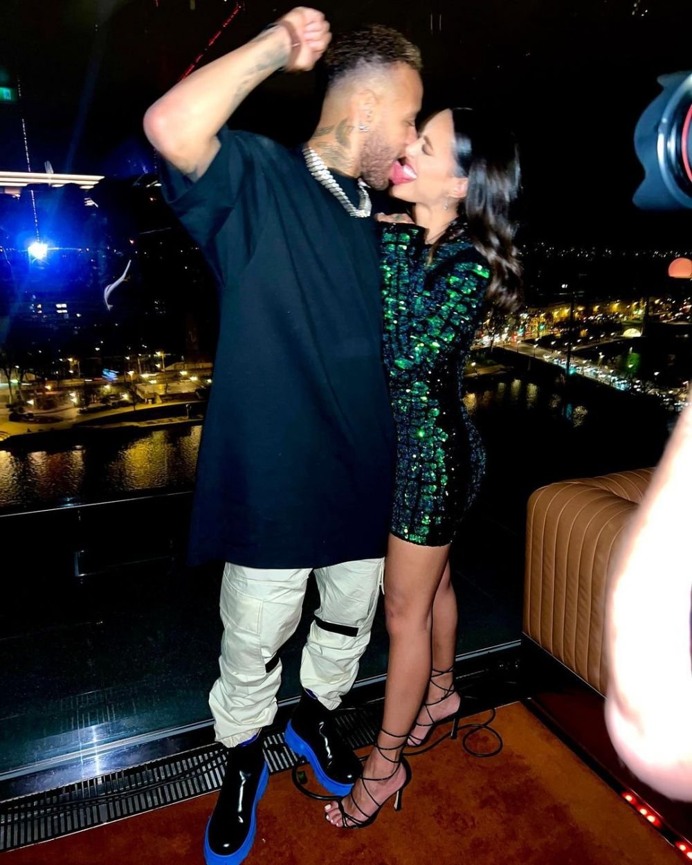 Neymar nu mai e singur! S-a împăcat cu fosta iubită, un model cu apariții incendiare: 