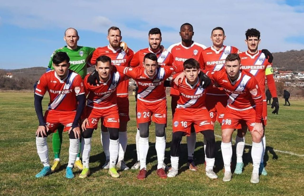 Echipa din Liga 2 care poate alinia un prim ”11” format numai din jucători străini! Ultimul venit a jucat la Borussia Dortmund_3