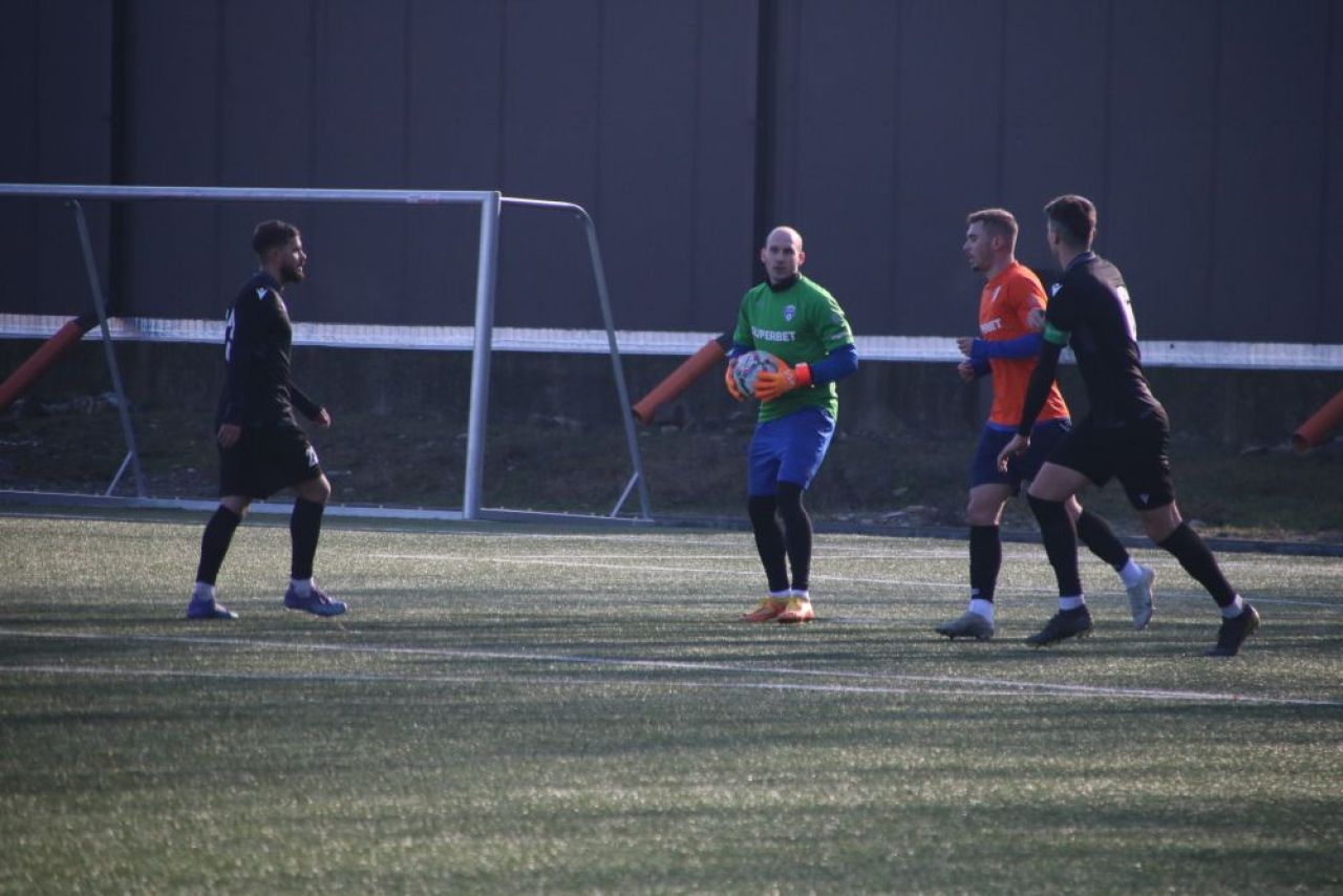 Echipa din Liga 2 care poate alinia un prim ”11” format numai din jucători străini! Ultimul venit a jucat la Borussia Dortmund_7