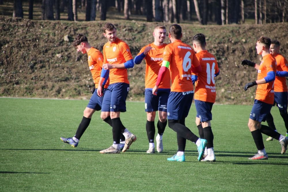 Echipa din Liga 2 care poate alinia un prim ”11” format numai din jucători străini! Ultimul venit a jucat la Borussia Dortmund_15