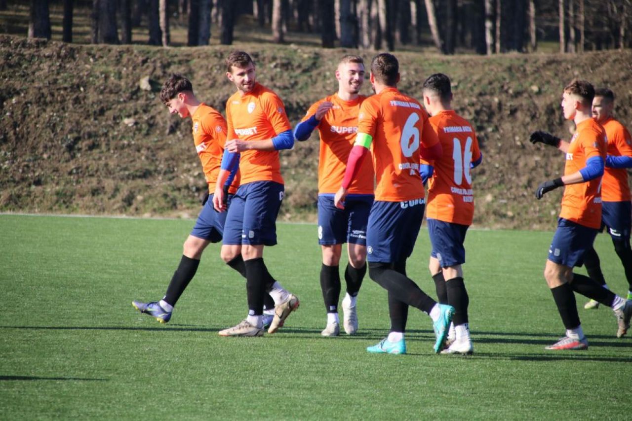 Echipa din Liga 2 care poate alinia un prim ”11” format numai din jucători străini! Ultimul venit a jucat la Borussia Dortmund_15