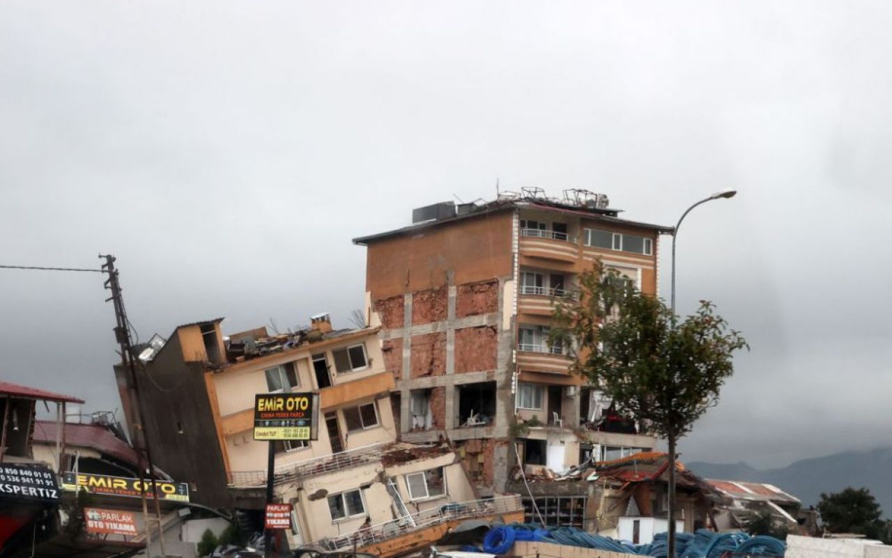 Alexandru Maxim, prima reacție după cutremurul de 7.8 grade pe scara Richter din Gaziantep: „E haos! Oamenii sunt în stradă!” _14