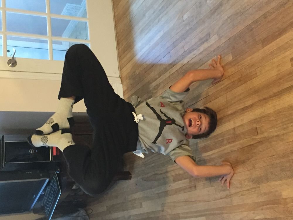 Hit the Floor, Lucas! Povestea românului campion național la breakdance care și-a petrecut toată viața în Canada. 