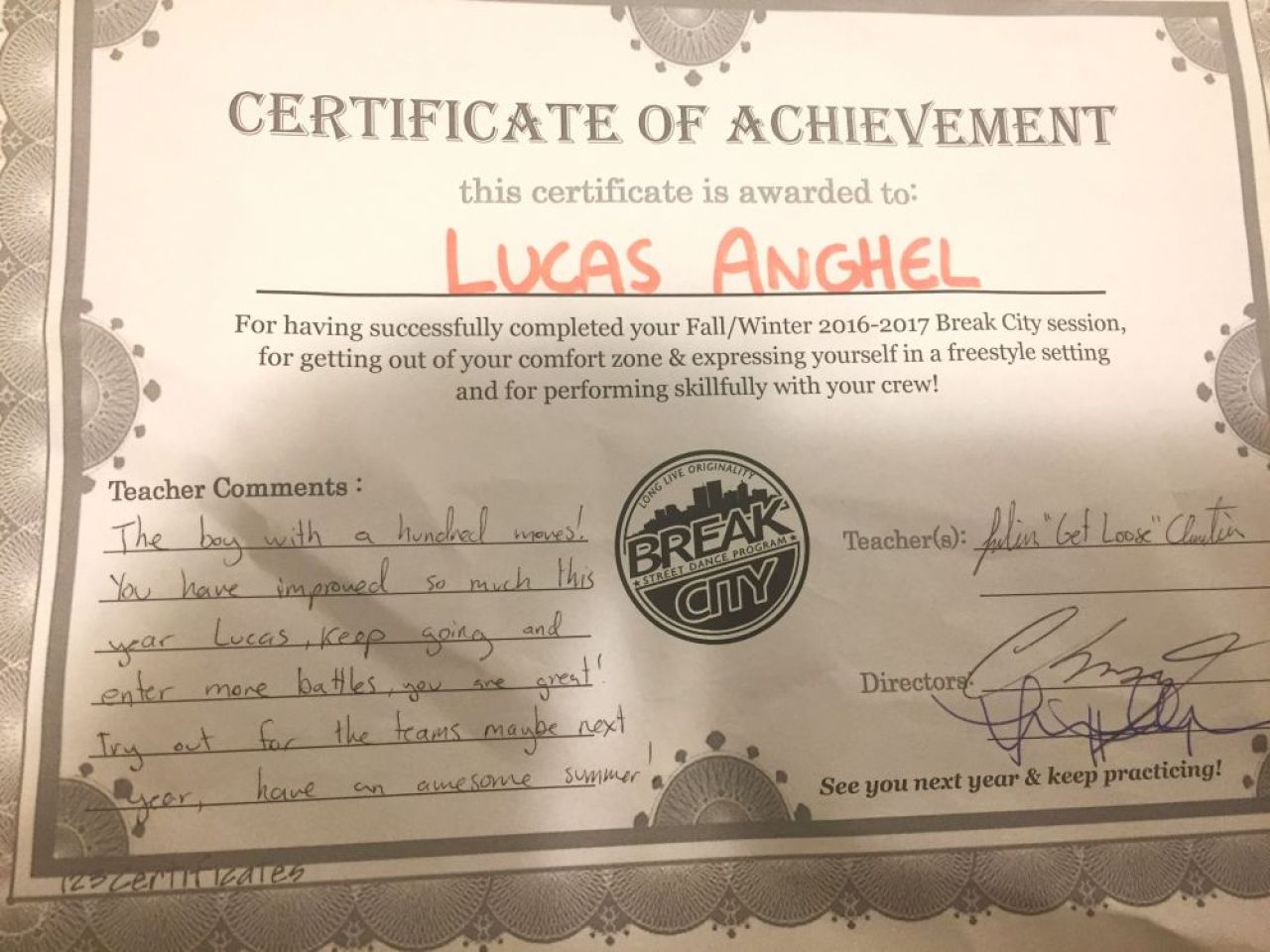 Hit the Floor, Lucas! Povestea românului campion național la breakdance care și-a petrecut toată viața în Canada.