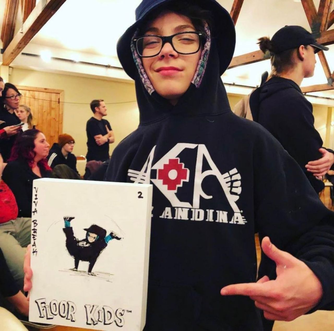 Hit the Floor, Lucas! Povestea românului campion național la breakdance care și-a petrecut toată viața în Canada.