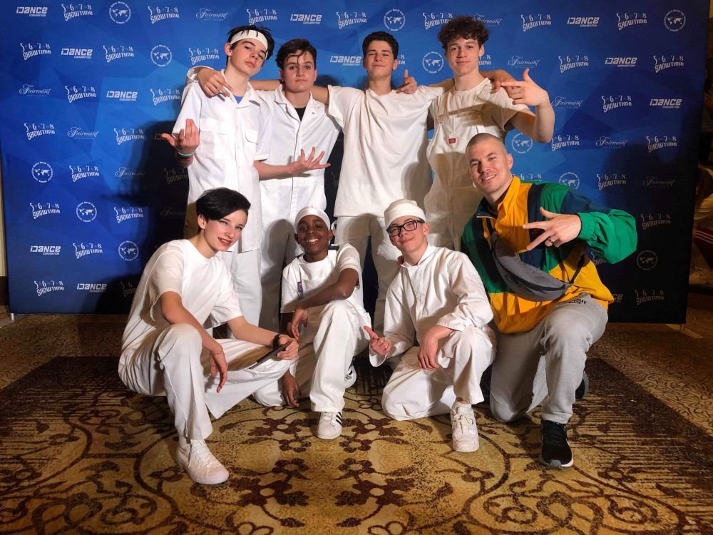 Hit the Floor, Lucas! Povestea românului campion național la breakdance care și-a petrecut toată viața în Canada. 