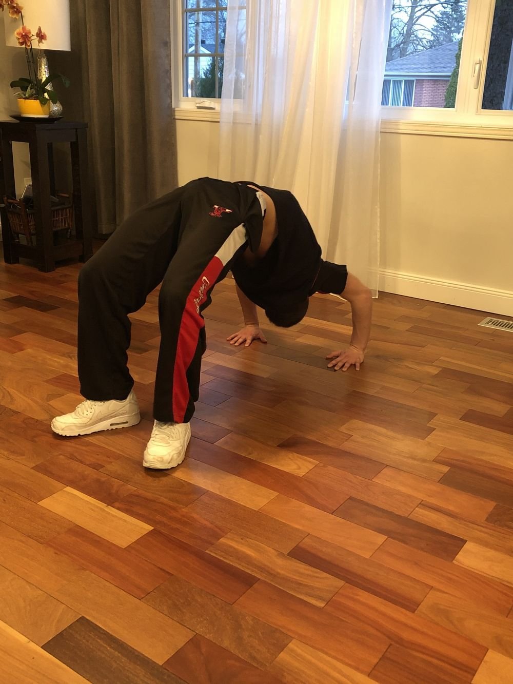 Hit the Floor, Lucas! Povestea românului campion național la breakdance care și-a petrecut toată viața în Canada. 