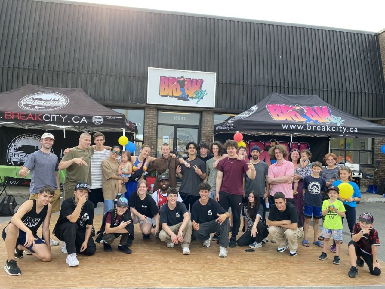 Hit the Floor, Lucas! Povestea românului campion național la breakdance care și-a petrecut toată viața în Canada.