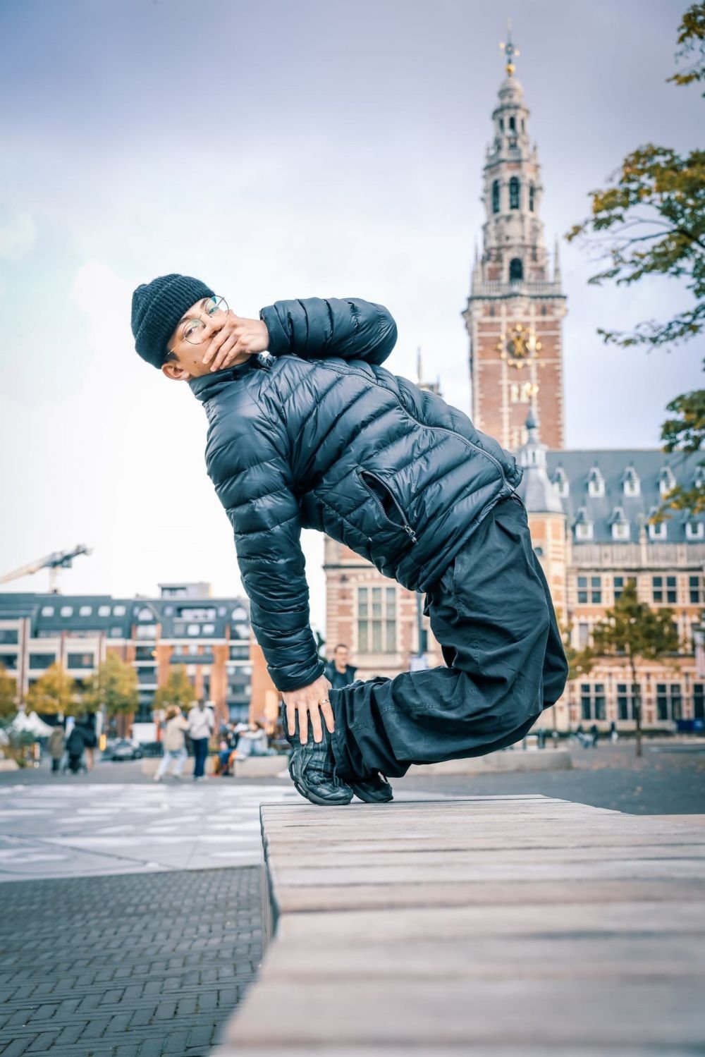 Hit the Floor, Lucas! Povestea românului campion național la breakdance care și-a petrecut toată viața în Canada. 