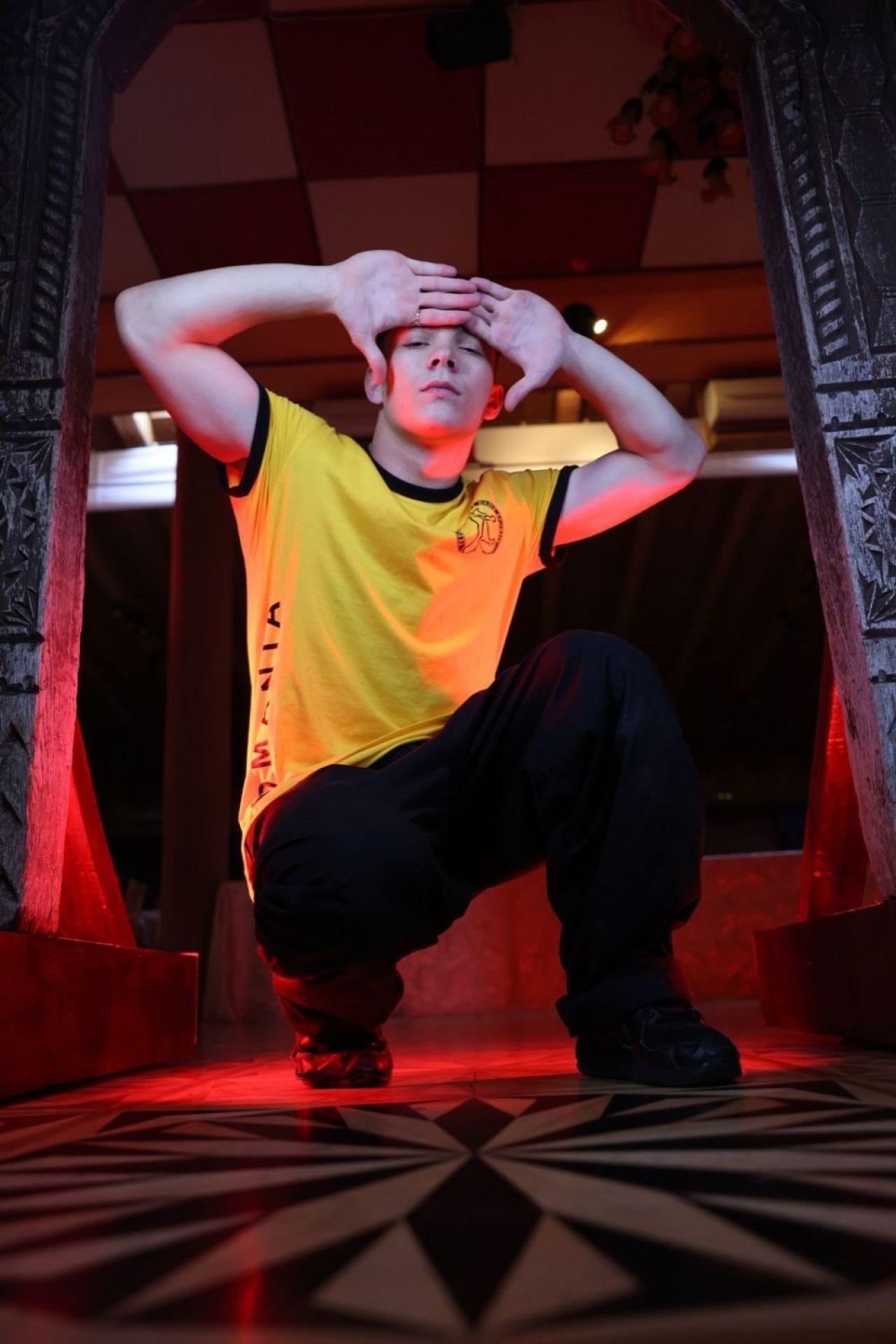 Hit the Floor, Lucas! Povestea românului campion național la breakdance care și-a petrecut toată viața în Canada.