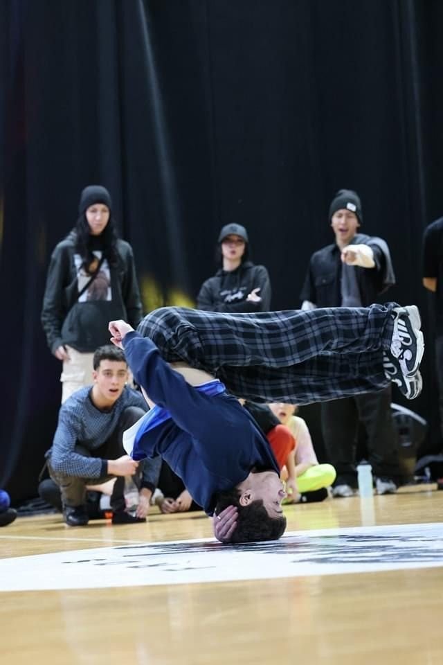 Hit the Floor, Lucas! Povestea românului campion național la breakdance care și-a petrecut toată viața în Canada. 