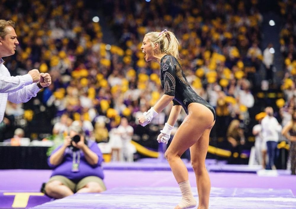 Gimnasta devenită milionară la doar 18 ani și-a incitat fanii cu o serie de fotografii spectaculoase: 