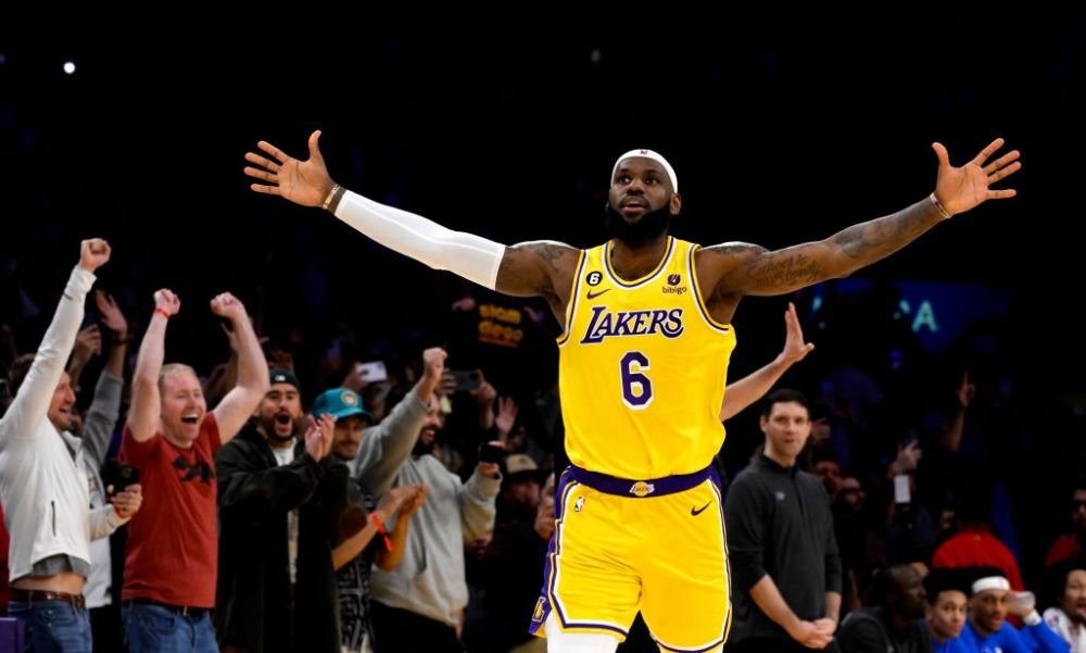 LeBron James, o nouă filă de istorie! A devenit cel mai bun marcator din istoria NBA! Imagini emoționante cu starul lui LA Lakers