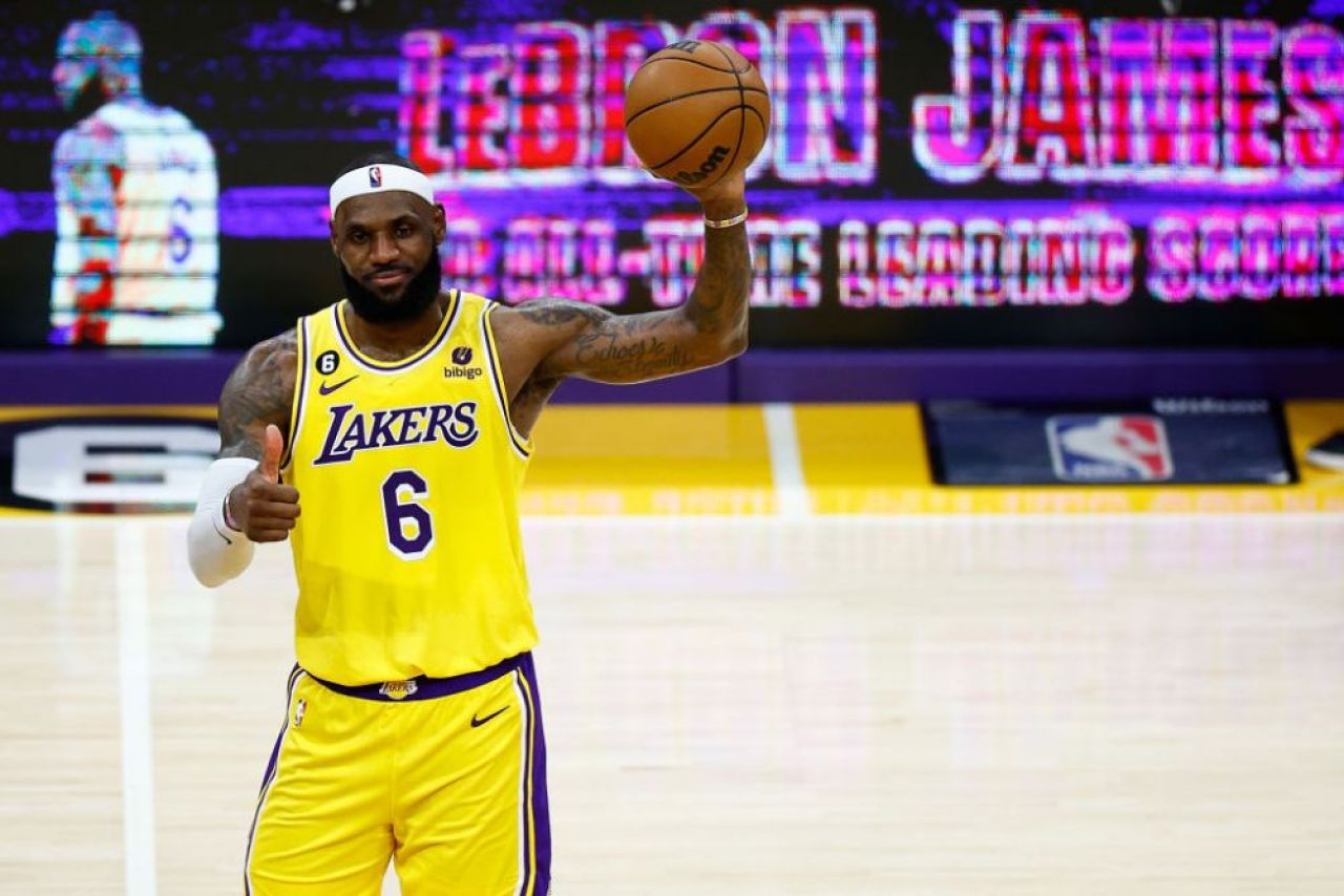 LeBron James, o nouă filă de istorie! A devenit cel mai bun marcator din istoria NBA! Imagini emoționante cu starul lui LA Lakers_9